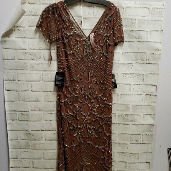 Pisarro nights gown  - Picture 1 of 5